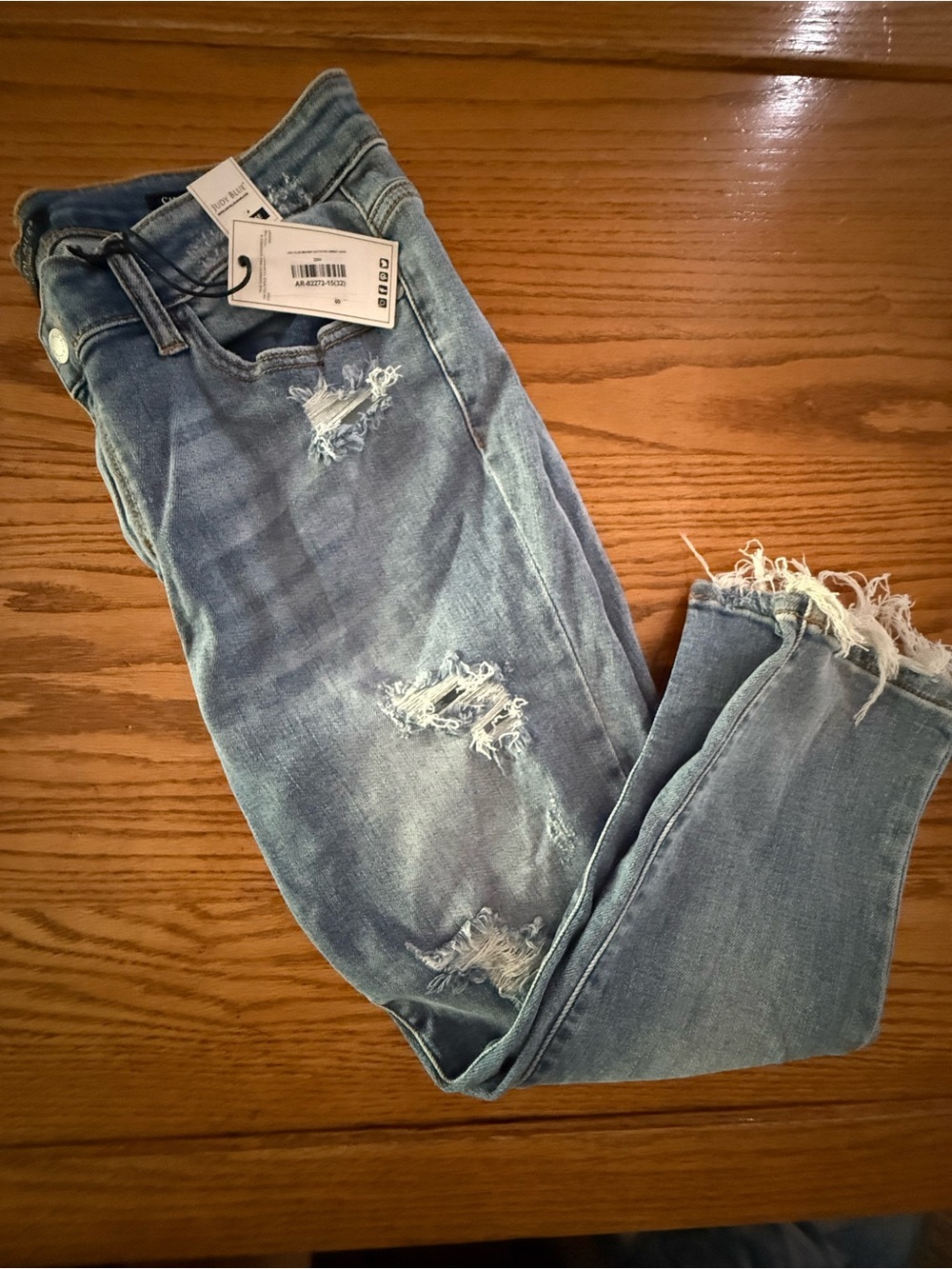 Judy Blue 15/32 Light Blue Distressed Women’s Jeans NWT